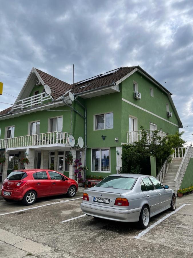 Pensiunea Simina Caransebes Exterior photo